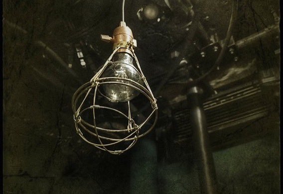 ダム・ウェイター。

戦車さんがオファーしてくれたDISTANCE。
そこから始まった本多さんとの縁。
楽園が空いたと聞いて、迷わず仮押さえをした。
そこから一本の電話がきっかけで河内さんと再会し、小川絵梨子さんの紹介で大澤さんと知り合い、2人ともたまたま3月が空いてた。まさか楽園で2人芝居を