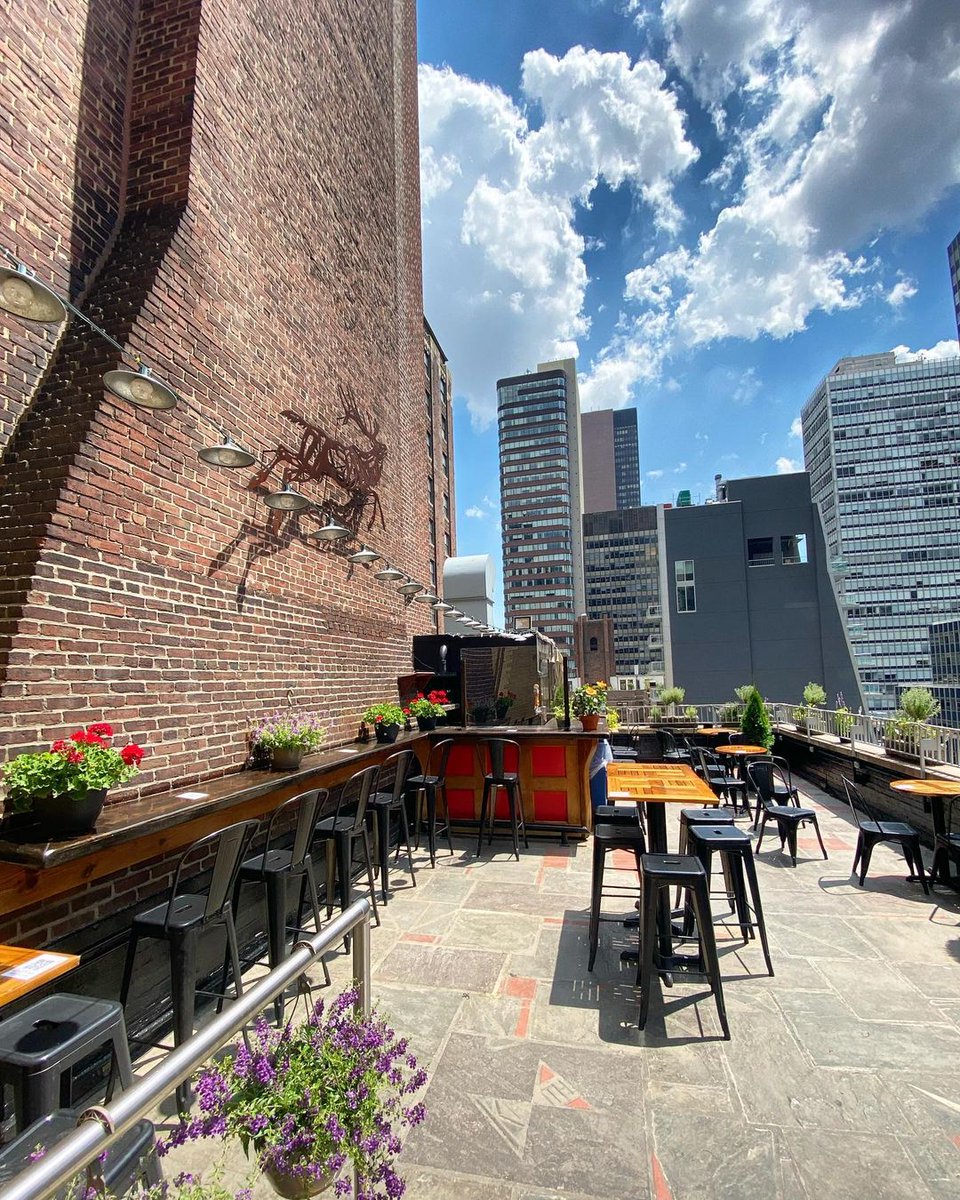 Roger Smith Hotel tweet media