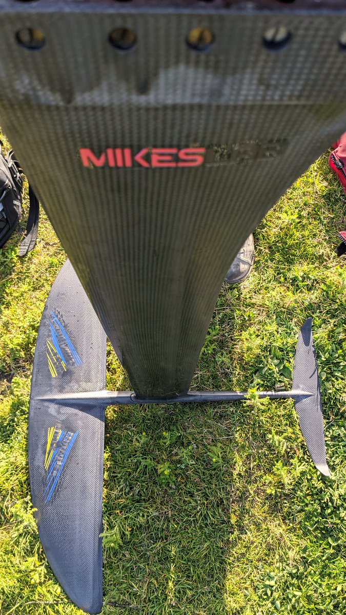 usa4's tweet photo. Best session yet.
Slow dreamy turns on 4m wing & foil in mountains of ebb tide & gusty 20-25k westerlies. #inmikewetrust #mikeslab https://t.co/zVWi7DNxuw