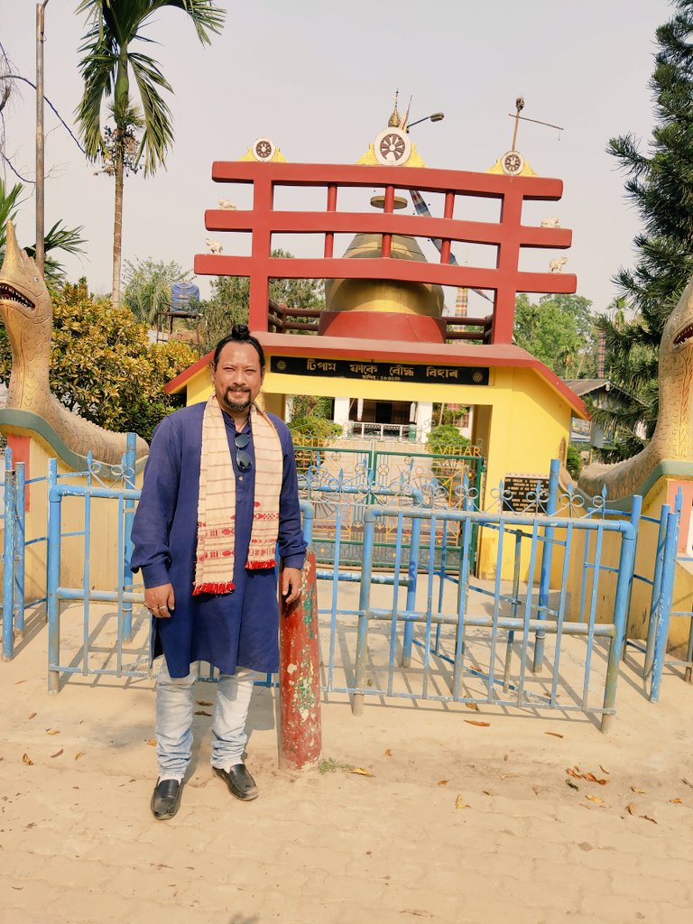 hemajitphukon's tweet photo. নিৰ্বাচনৰ মাজতে টিপাম ফাকে বৌদ্ধ বিহাৰ পৰিভ্ৰমণ কৰি অসমৰ সকলো ৰাইজ তথা বিশ্ব শান্তিৰ মঙ্গল কামনা কৰি সেৱা জনোৱাৰ লগতে থলুৱা খাদ্যৰ জুতি লওঁ।
☸️
🌱☘️🍀🌿🍃🍂🌏
#টিপাম #Tipam
#টিপামফাকে #TipamPhake
#বুদ্ধ #Buddha
#Assam #India https://t.co/84MCW9Qo3f