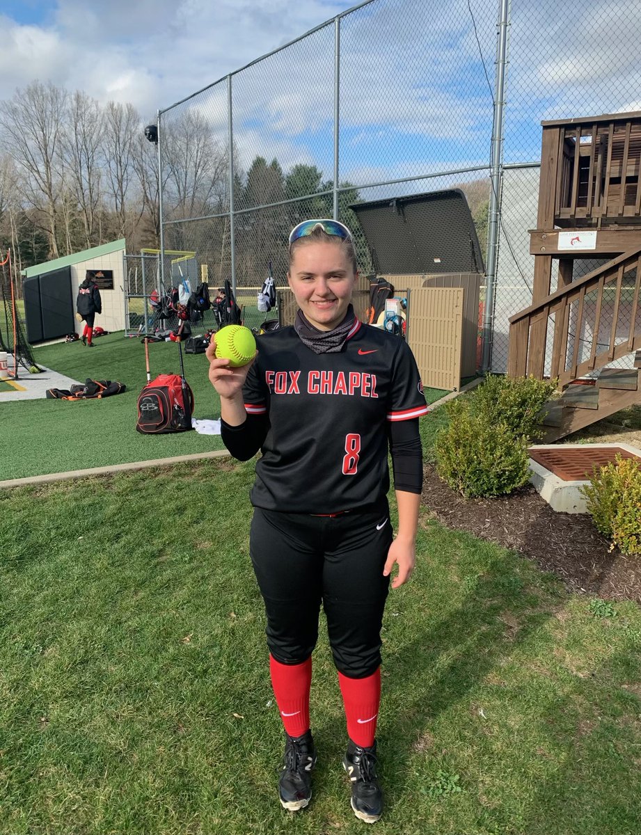 amelia_herzer's tweet photo. First pitch of the first game. Homer over left center fence! So excited for the season!!! @HUsoftball @marideppe @ejchappy33 @CarlowU @AlysaFairman @GenevaCollege @16u_Garroway https://t.co/pl7WSJpBsC