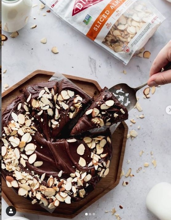 NicolesChoice1's tweet photo. #Instagram Win - #PerfectPIES😍🥰🔥WOWEE!! WOOHOOOO! Thank YOU so much @DiamondNuts & @GuittardChoco! What a wonderful & exciting surprise to be chosen as a LUCKY Diamond Nut x Guittard Prize Pack WINNER!! ❤️😍👏😘 THRILLED!! Happy Pi baking! #HappyPiDay2021 #MadeForHomemade https://t.co/PmkWQ3BnBc