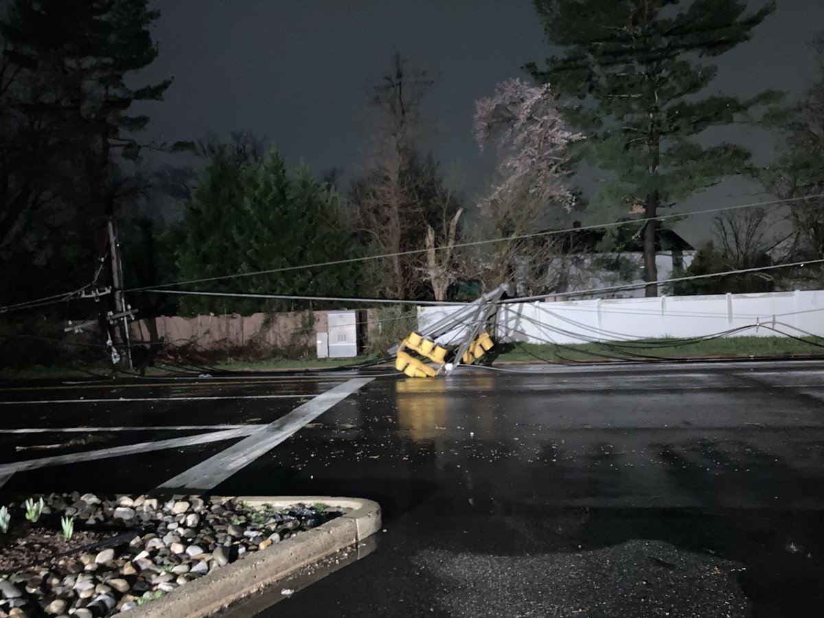 ARobertsCBS's tweet photo. Mt. Laurel: A massive tree fell during tonight's severe weather taking down a transformer and traffic signals. Church St. is CLOSED in both directions between Briarwood Rd. and Academy Drive as crews remain on scene. @CBSPhilly @NewJerseyDOT #NJ #NewJersey https://t.co/nrUkYZesg8