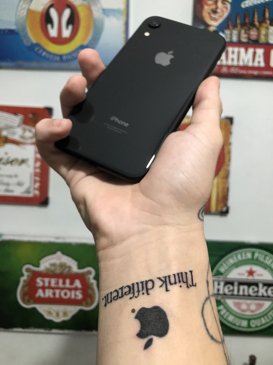 freedomonlove's tweet photo. Peguei o iPhone do amigo só pra poder exaltar a a tatuagem nova, 
vai muito alem de ser fã da marca ! 

Cade a @Apple pra me notar 

#thinkdifferent #applebrasil #apple #AppleTV #ApplePay #AppleWatch #iphone #IPhone11 #iphoneXR #appleink #applenews #BBB21 #BBB
#tatuagem #tatto https://t.co/WLJdasnZnu