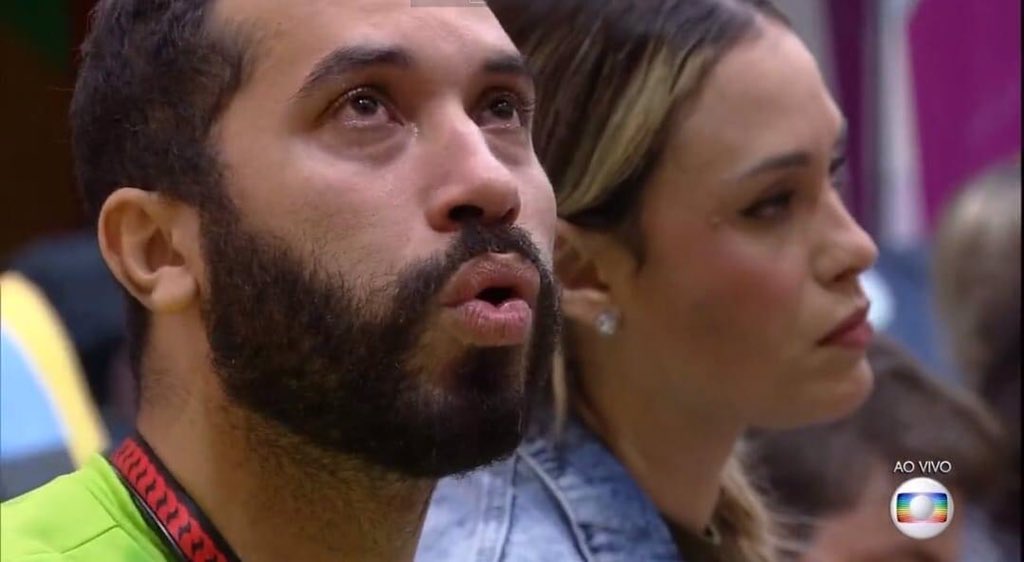 Hugoferreir9's tweet photo. Gilberto e Sarah trairam a Juliette e agora foram traídos pelos caipiras. É GOSTOSO, NÉ???? NO DOS OUTROS É REFRESCO.

#BBB21 
Arthur indicou AMDs Se a Sarah
Olha o Gil AMANDO O Tiago
Boa Juliette HOJE O BBB
Obrigada Boninho Sarinha 
Bate e Volta https://t.co/qu0EmhFoyN
