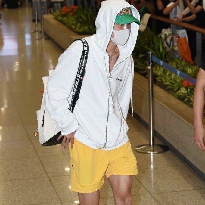 jhopecentric's tweet photo. hoseok’s jacket without shirts + shorts look is such a dangerous combo https://t.co/1pnrQNyS3K