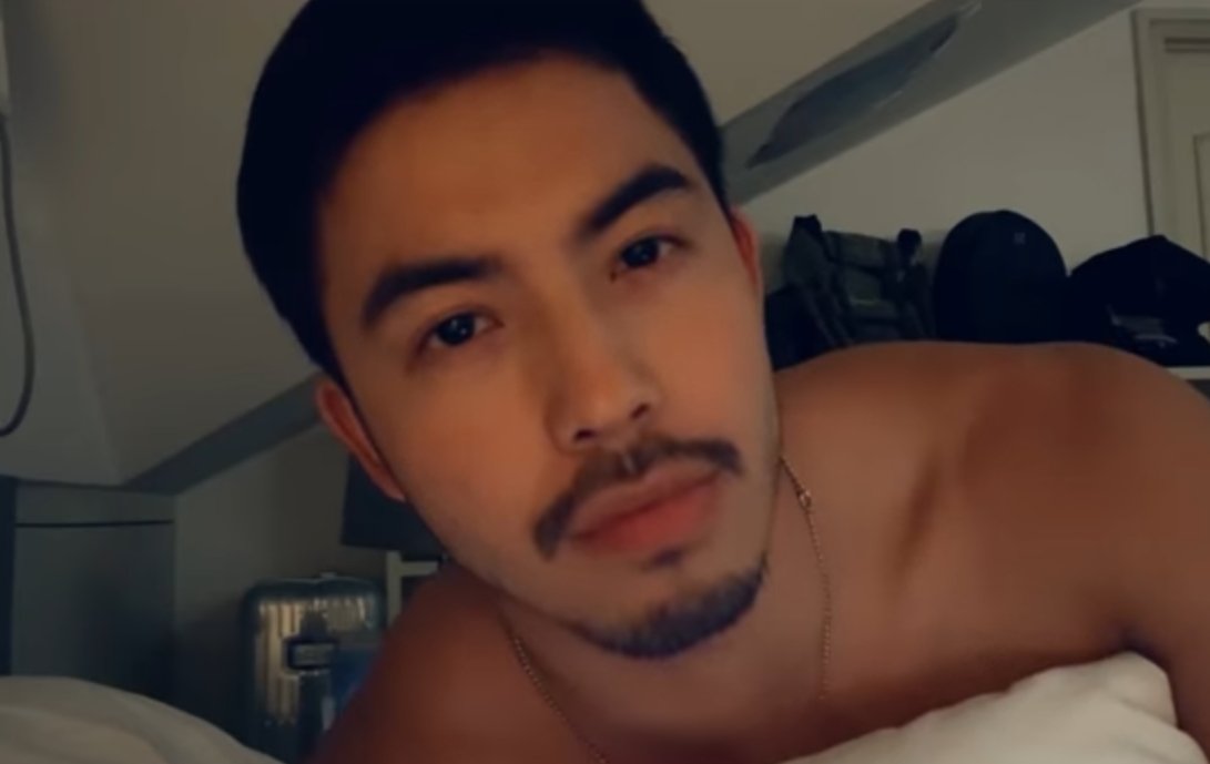 BoyfriendHello's tweet image. Imagine, Xavier is looking at you while you were sleeping.

#HelloStrangerEp4