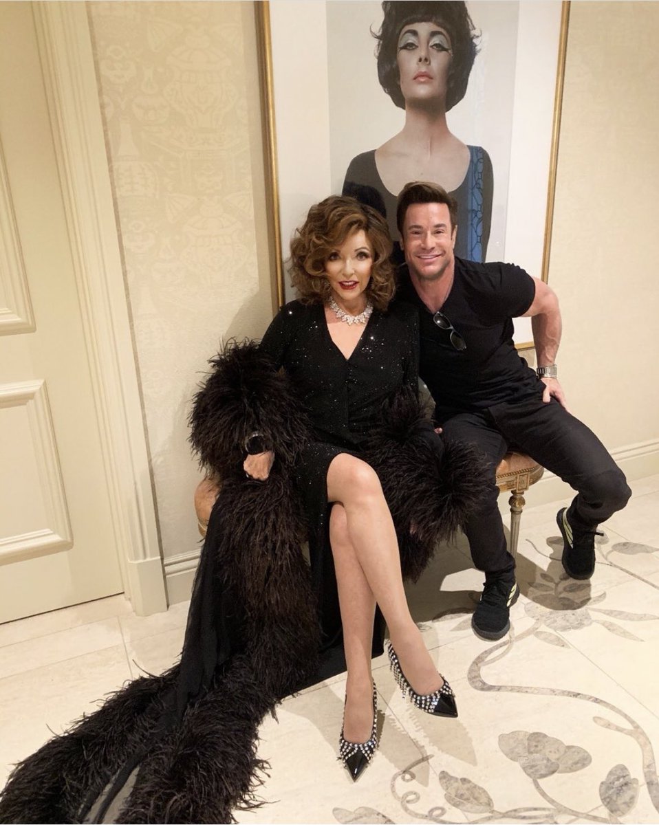 gabycastellanos's tweet photo. Nos deseo vernos tan bien como #JoanCollins de #Dinastia a sus 87 años.

Y si es posible, asi de bien acompañada, por el y por ella (la taylor).

Larga vida al botox, al hialuronico y cuanto brebaje exista para mantenernos asi! https://t.co/TPtZiqOK0e