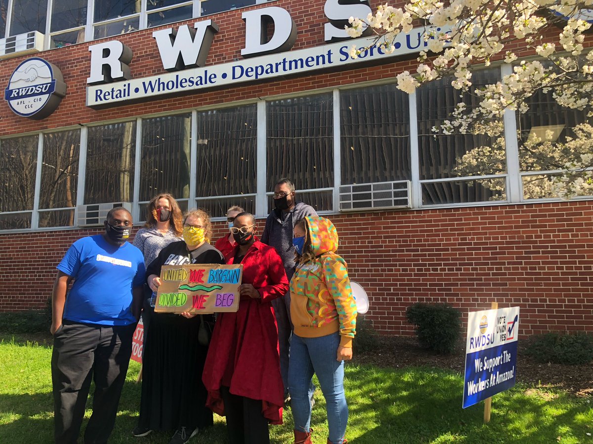ninaturner's tweet photo. United we bargain.
Divided we beg. 

#1u https://t.co/i5OIb8tbmP