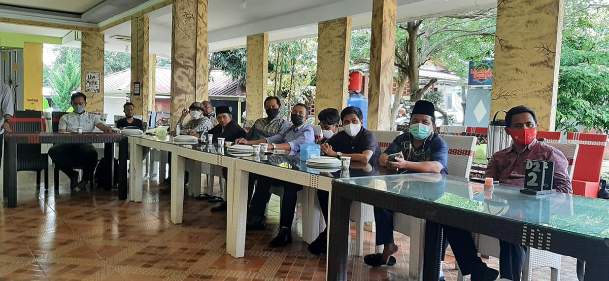 ManjauDesa's tweet photo. Diskusi bersama "Menumbuhkan UMKM Dari Desa" dengan Mbak Ela Siti Nuryamah Anggota Komisi XI DPR RI. Kegiatan ini dihadiri juga oleh Tenaga Pendamping Profesional, Pegiat Desa, dan sahabat dari Lingkar Desa.
@kemendespdtt 
@DPR_RI 
@ojkindonesia 
@TppLampung 
@Ibnuwalidin_lpg https://t.co/CeNgCZ1RrA
