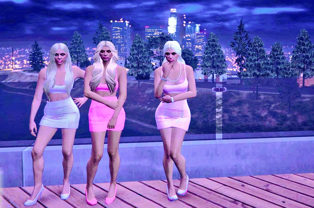 GreeCreates's tweet photo. Amazing time w/the besties 💋✌🏻💕 @Shevsters33 @JesxicaPlays #GTARP #GTAROLEPLAY #FiveM #projectrogueroleplay #RockstarGames #gtav https://t.co/cJP5oECk75