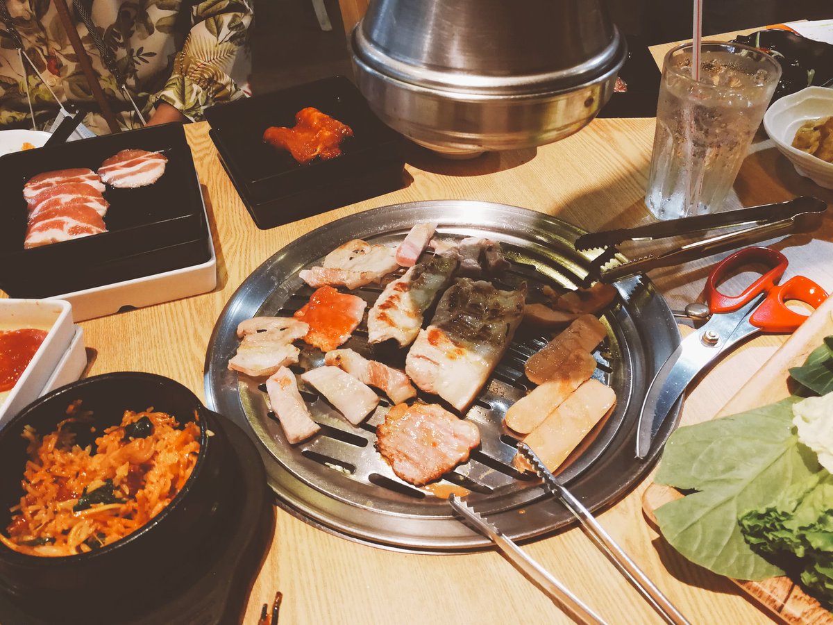 Size_L_1's tweet photo. ร้่านปิ้งย่างเกาหลี Grill Monster อยู่โครงการ One Udomsuk ติดรถไฟฟ้า หัวละ 299 ไม่รวมน้ำรีฟิลอีก 39บ. ถ้ากินกุ้งกะปลาหมึก 399 หมูดี อาหารอร่อย ชอบสามชั้นกะคอหมูอร่อยจนลืมไขมันในเส้นเลือด บิบิมบับ จาจังเหมียน ไก่ทอดซอสโคชูจังฟิน คุูณภาพคุ้มเกินราคา @aroii @Kin24hrs #อร่อยบอกต่อ https://t.co/4955xWRDDf