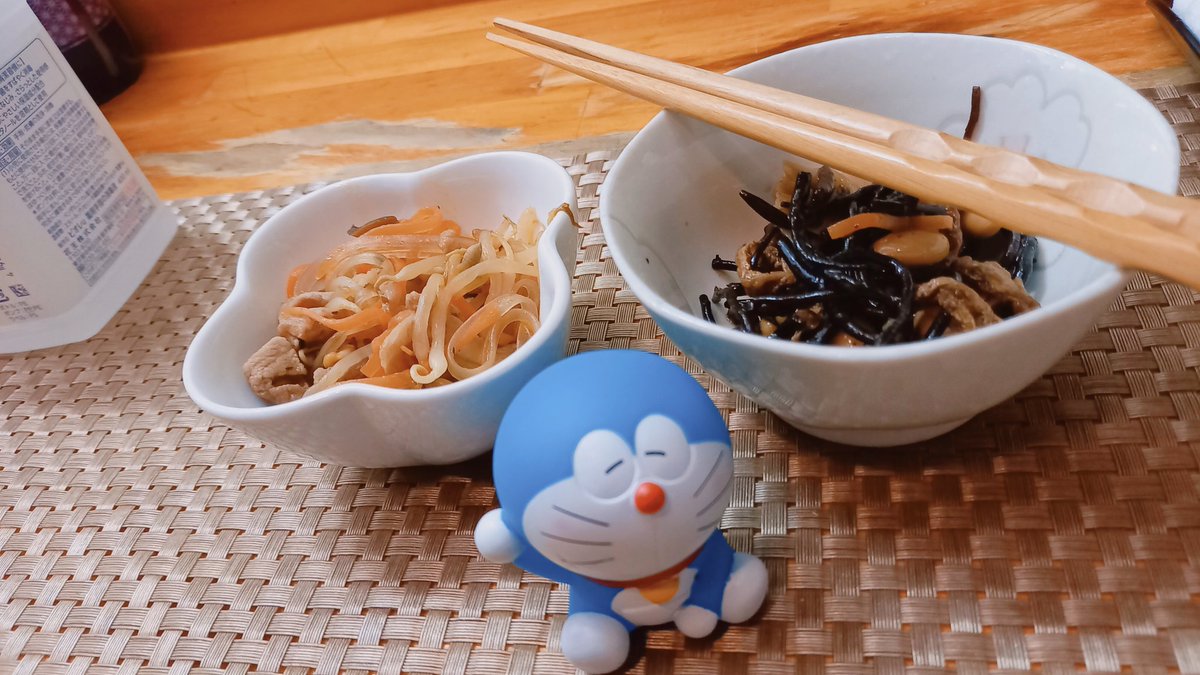頂いたのは「突き出し2品、お刺身、焼き魚、今日のお料理」が1500円のおひとり様セット。秋刀魚は冷凍ではないし、鹿肉ソテーも臭み皆無!この値段でまじいいのかしらと不安になるレベルで美味しい。そしてハートランドあるとか天国すぎる。
店内には久住さんがいらした時の写真やサインもありました。 