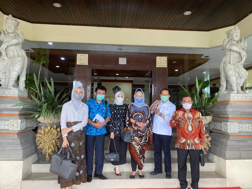 dewiasmara_id's tweet photo. Kunjungan kerja spesifik komisi IX DPR RI terkait dampak pandemi covid 19 dan efektivitas program jaminan sosial pemerintah pusat khususnya pariwisata di Kab. Badung, Bali.

#dewiasmara #sukabumi #golkar https://t.co/1t33d8z2p8