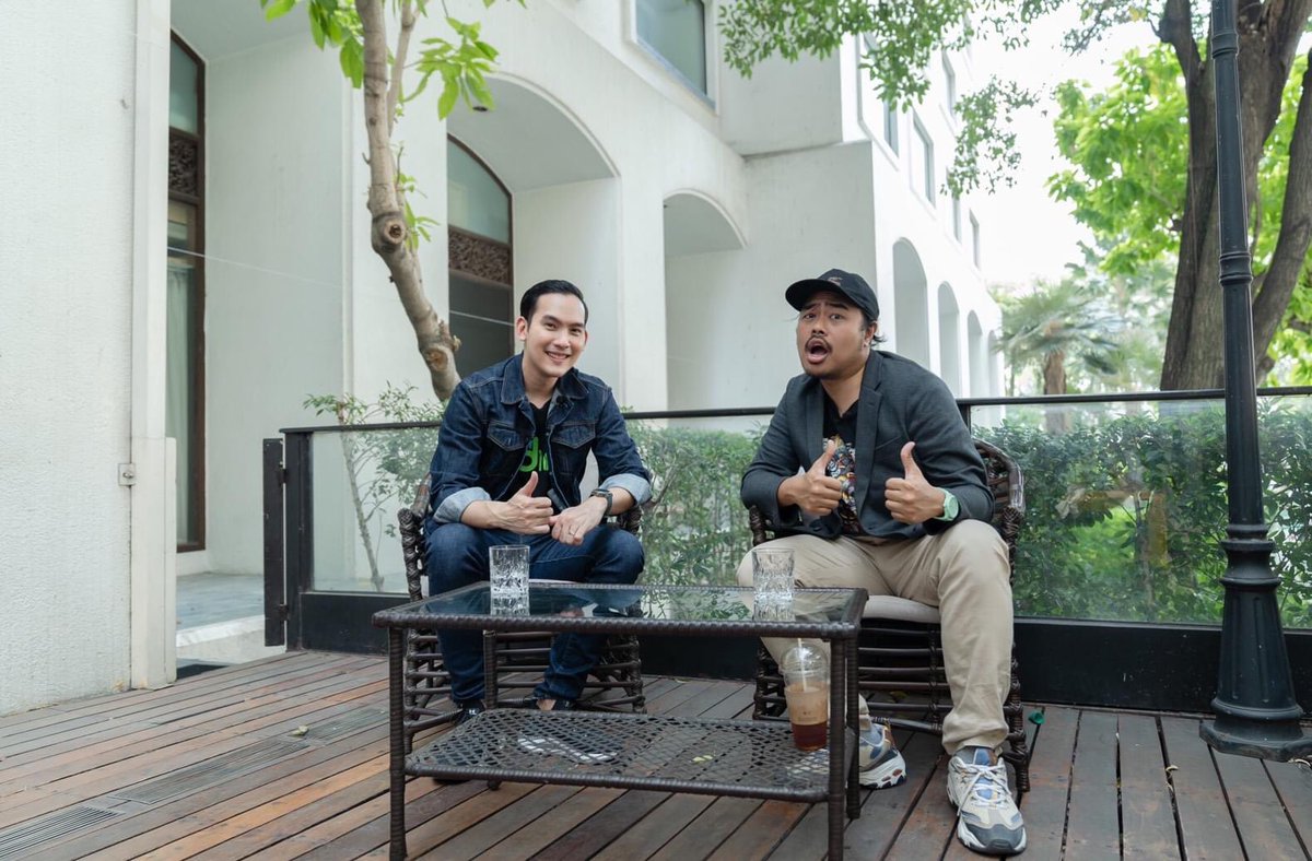 ไปเป็นแขกรับเชิญในรายการ #odiniมีออม มาครับ เป็นรายการที่คุยกันเรื่องการออมเงินตั่งต่าง ๆ พิธีกรคือคุณเพชร แห่งวง Freeplay พ่อสั่งแม่สั่ง ครู ครูก็ชอบสั่ง! ฝากเข้าไปชมไปแชร์ไปคอมเมนต์หน่อยครับที่ fb.watch/4w-KqrshiZ/ ผมจะได้มีแรงใจในการฉอดรัฐบาลต่อครับ อิอิ