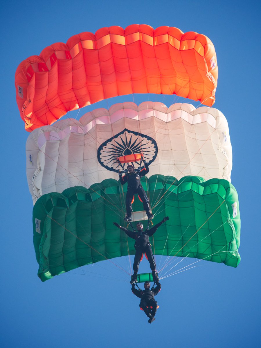 IAF_MCC's tweet photo. #MondayCelebration

The Colours We Live For!

#IndianAirForce https://t.co/74UkTMznDY