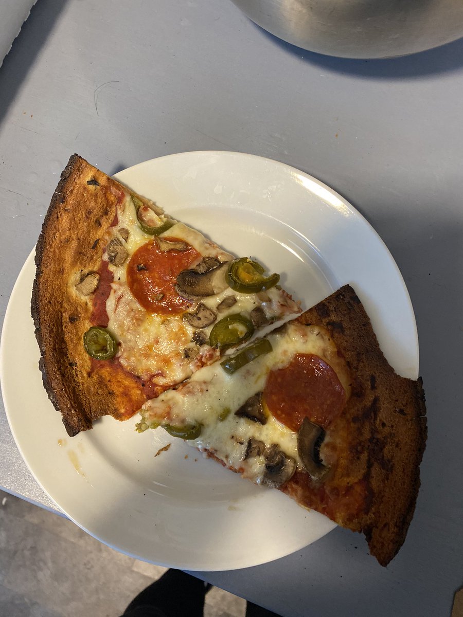 Diggity614's tweet photo. Cauliflower crust. It’ll do. Better than celery sticks. https://t.co/lRyuMLs6IZ