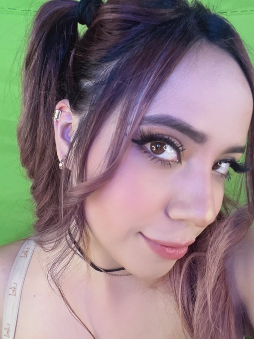 Cual es tu favorita? La m&iacute;a la tercera con mi carita de inocente 🙈 https://t.co/Mij6UNlIWJ https://t<a href="/tag/nuevafotodeperfil"class="tags"><span>#nuevafotodeperfil</span></a>