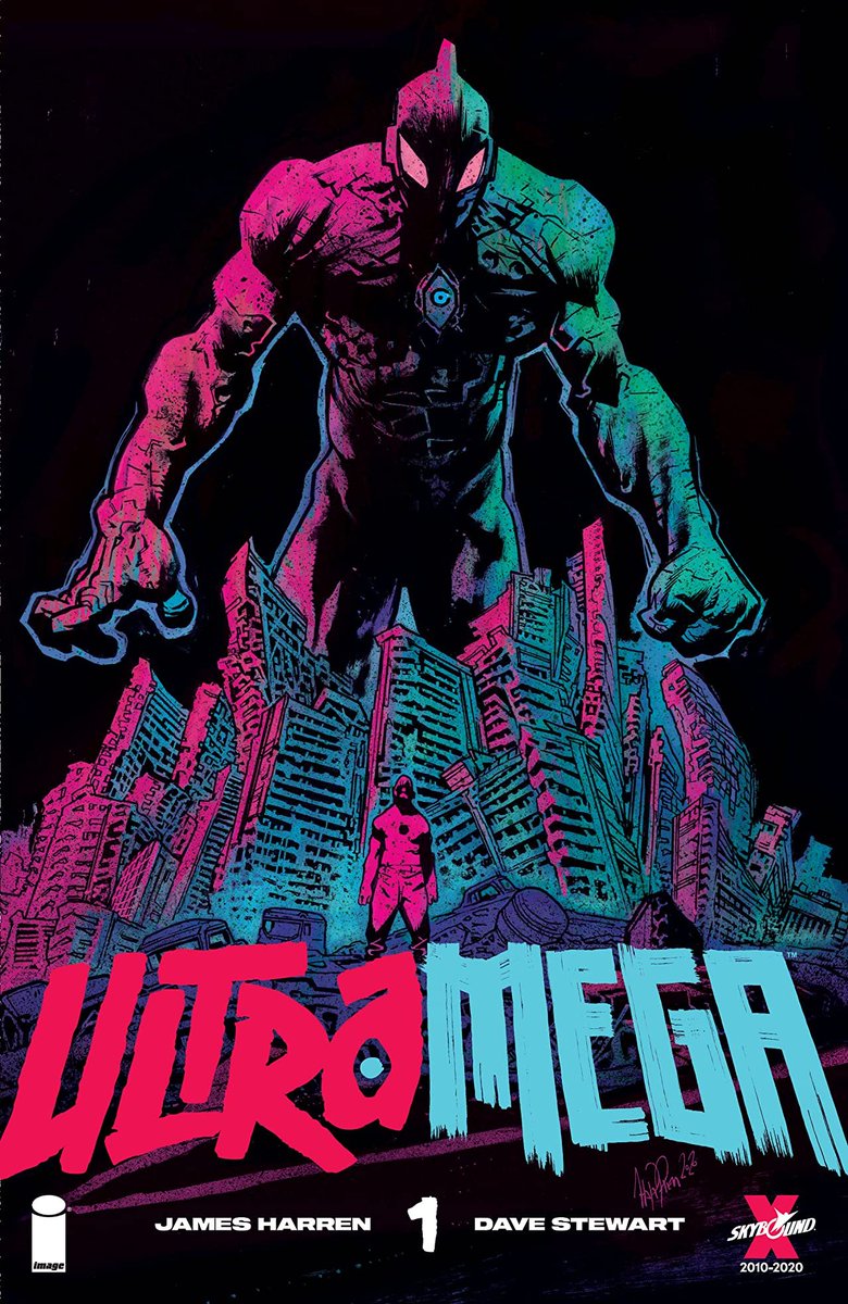 『Ultramega』#1 良かった!
人間が怪獣化する疫病で混迷する近未来。
超人『ウルトラメガ』の力を与えられた男が巨大怪獣と戦う。
血肉ある巨人と怪獣の壮絶な戦闘描写。その二次被害や超人の日常生活など、単なる特撮オマージュ以上に面白くなりそうだが実はここまでは序章、物語は予想外の展開に 