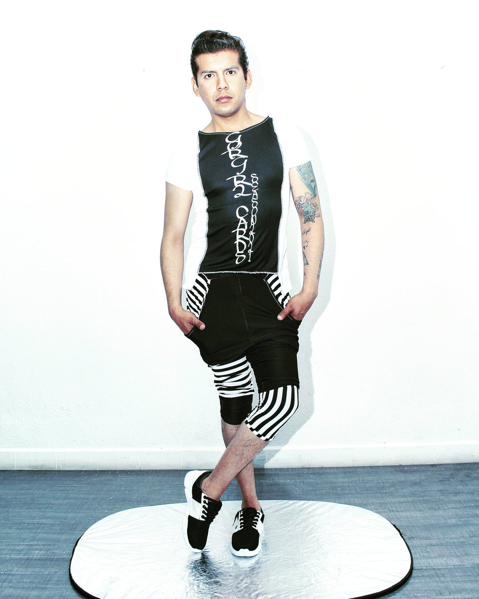 GorgR2Cards's tweet image. Season 2021 ⚫◼️▪️
#fashiondesigner @gorgr2cards
#photographer @alekstres
#Shoes @streswear