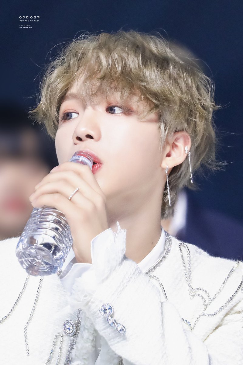 YOUAREMYPACA's tweet photo. 191116

월요일부터 예술처럼 물 마시는 영민이와 함께 달려 달려🌤🛫

#임영민 #영민 
#limyoungmin #youngmin https://t.co/amgz9aNrL5