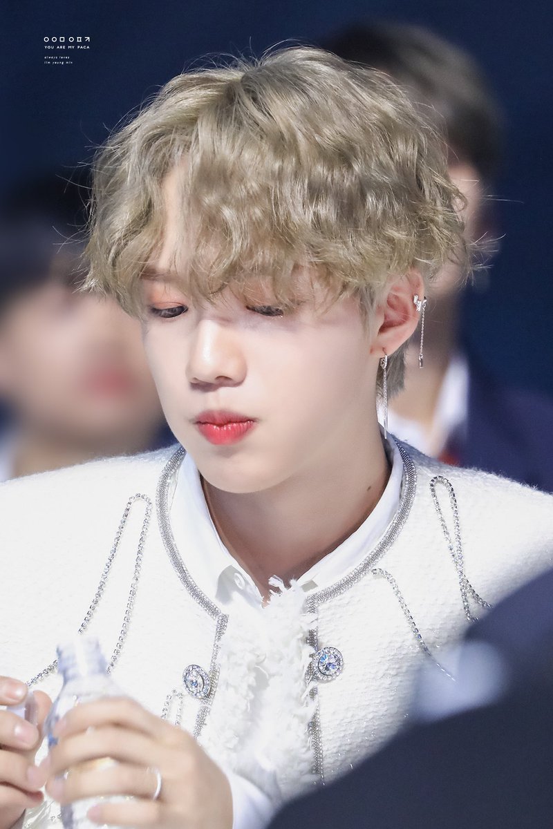 YOUAREMYPACA's tweet photo. 191116

월요일부터 예술처럼 물 마시는 영민이와 함께 달려 달려🌤🛫

#임영민 #영민 
#limyoungmin #youngmin https://t.co/amgz9aNrL5