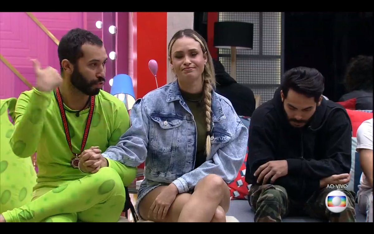 Lalics2's tweet photo. Provando do próprio veneno né Sarinha? Sentindo exatamente o que fez com Juliete. #ForaSarah

PELO AMOR DE DEUS Gil kkkkkkkk Camila e João GIL JULIETE BEM FEITO Bastião Camila e Juliete Prior https://t.co/huwAdvflJt