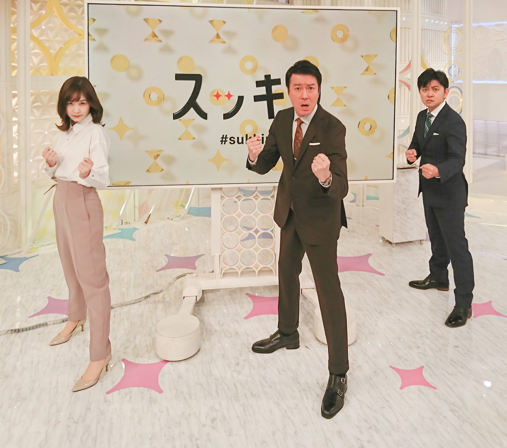 森 圭介 日テレアナウンサー リニューアル初日が無事に終わりました ほっと一安心 と思いきや ファイティングポーズを取る加藤さん そうでした ここからが始まりです こっからさらにやってやんぞ そんな気迫とともに これからも