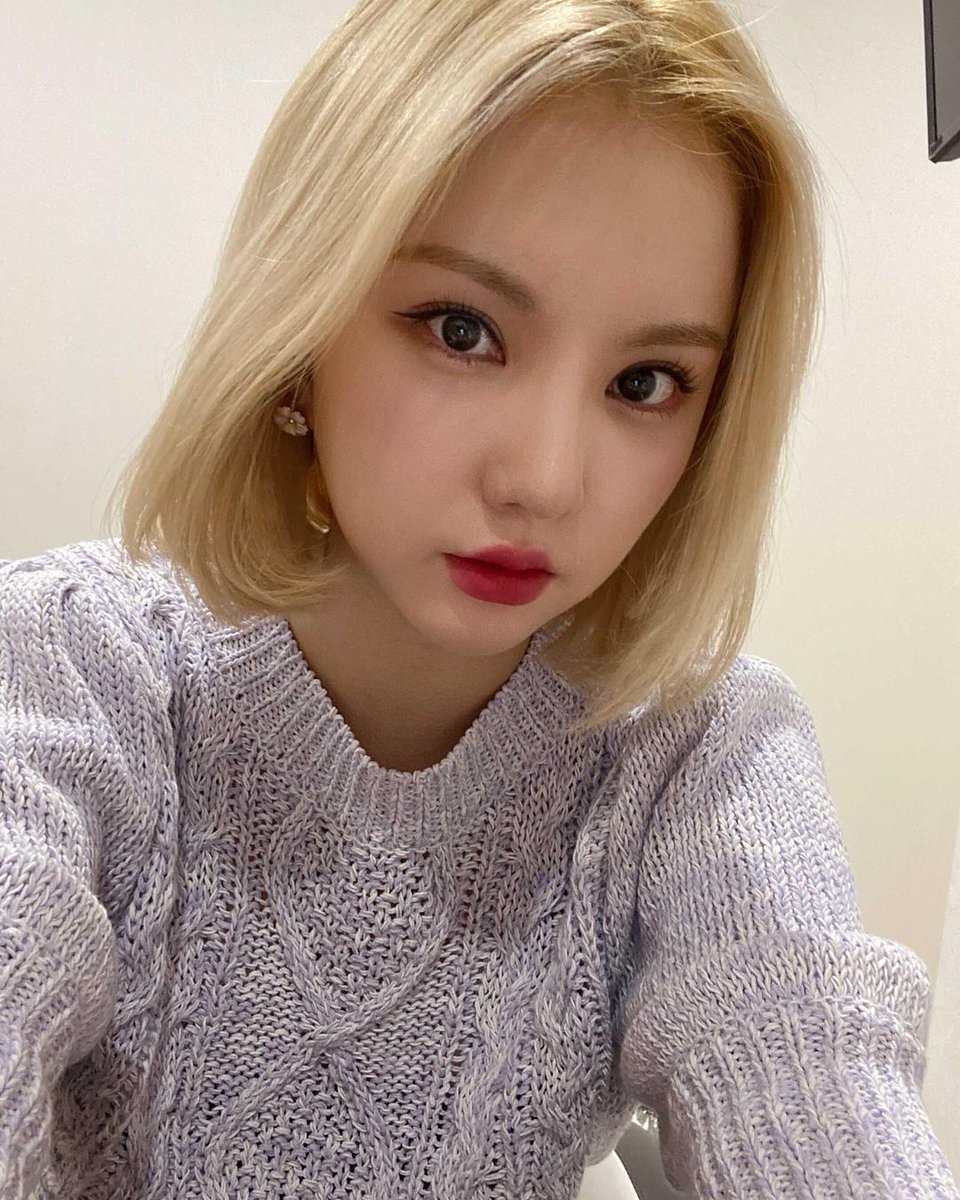 uweunha's tweet photo. so prettyyyy 💛 https://t.co/q1xzLrPB5B