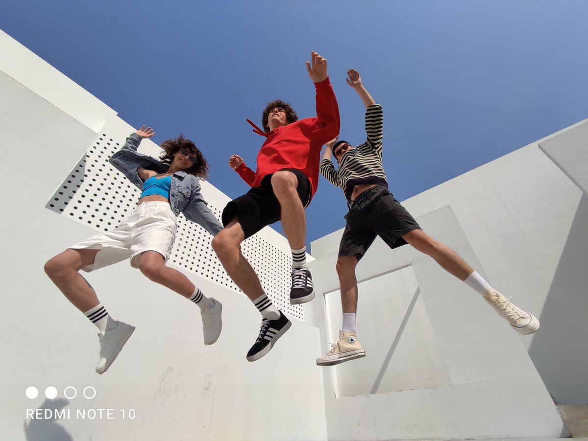 Xiaomi's tweet image. We challenge you to capture your best moments with a different perspective! 

#LiveToCreate fun and creative photos with the #RedmiNote10 ultra-wide angle camera. 

#AMOLEDExplorer