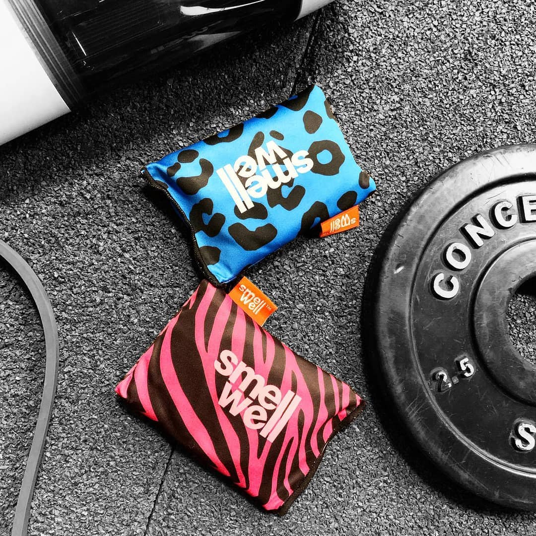 StreetmachineT's tweet image. ¡Deporte en casa! Mantén tus zapatillas frescas y libres de malos olores con las almohadillas @SmellWellInt 👟✨

Encuéntralas en Streetmachine.cl 👈

#SmellWell #SaveYourShoes