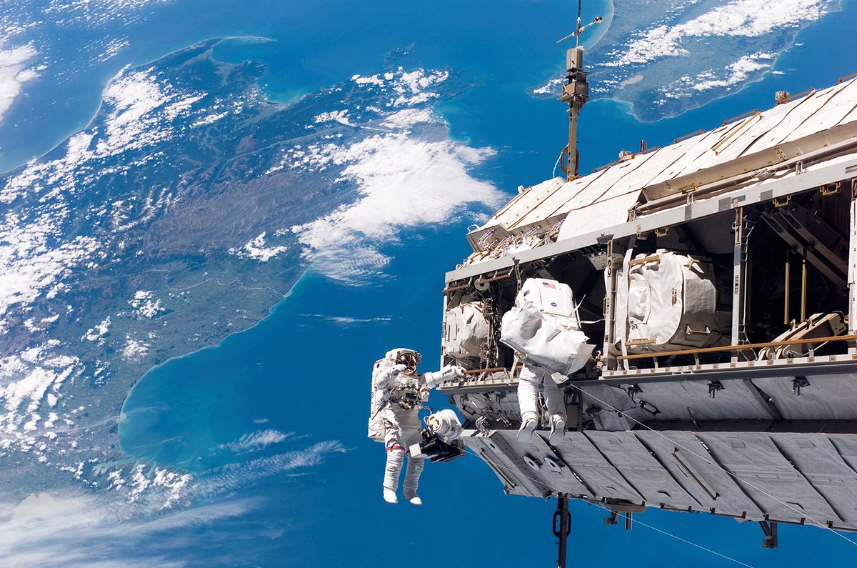 WIRED's tweet photo. On Earth, even the best walks are somewhat mundane. Things are a little different in space: https://t.co/mKkftDFIAQ
📸: NASA https://t.co/pvbAYJ8U02