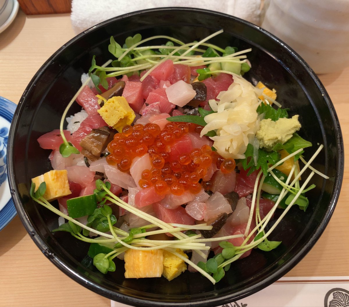 Mennma0's tweet photo. きょーは本社に出勤だったから
お寿司屋さんでランチ食べたꪔ̤̮ https://t.co/XJXIrGgK3R