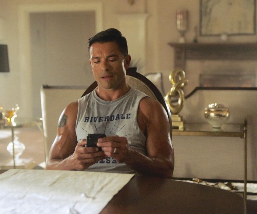 riverdale's hot daddy hiram lodge (mark consuelos). #pitshot. pic.twit...