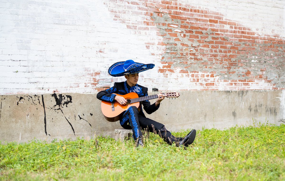 infinitephototx's tweet photo. Today’s senior was Ryan Guerra! Music is life so I made sure I added pieces in anyway I could!! https://t.co/NkS9HjCPSU
