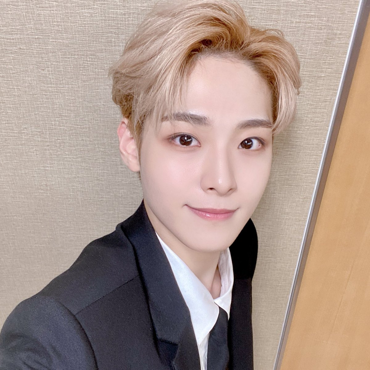 osmarchive's tweet photo. 210329 © to1_members 💌

"toogether i missed you so much! 
let's hold hands and run together!! 
thank you i love you❤️"

#제롬 #JEROME #오성민 #TO1 #티��원 https://t.co/FxY2t0Wsqg