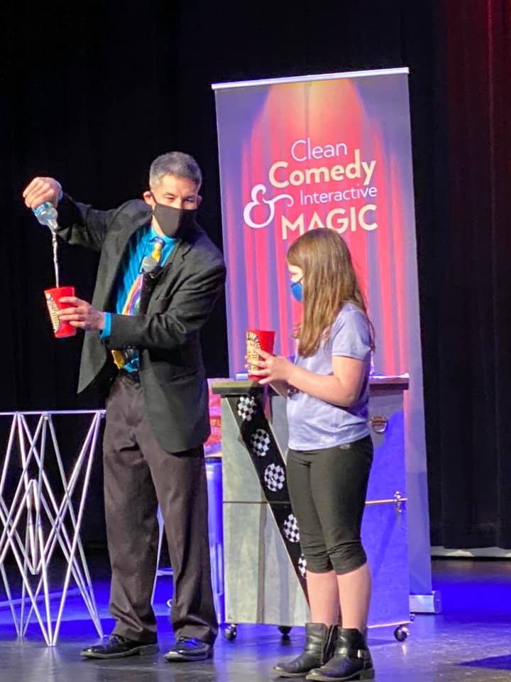 jeffevansmagic's tweet photo. I love it when I can combine sightseeing and work, but this past year it's obviously been sparse! So it was awesome performing for the #FestivalofIllusions in #LincolnCityOR last week, then taking the scenic Highway 101 along the coast back home. #paycation #oregonmagician https://t.co/vUPFmywlPw
