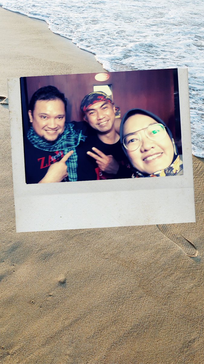 Senangnya bisa ketemu idola akoh <a href="/ariabaron/">Aria Baronne</a>