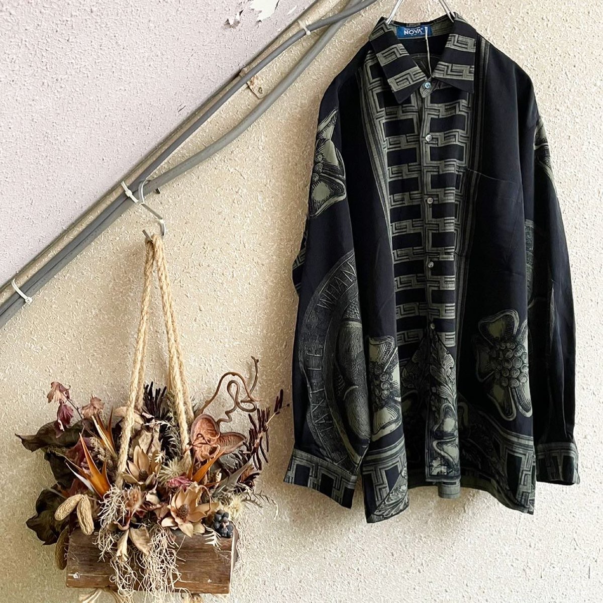 Epic_used's tweet photo. #blackshirt
#patternshirt
#symmetry
#左右対称の黒柄シャツ
#背面も迫力のある大花
#滑らかでシワになりにくいポリシャツです
3月29日(月)
Epic. OPEN🚪
☀️14:00-20:00🌖 https://t.co/cA8Tk9IbPF