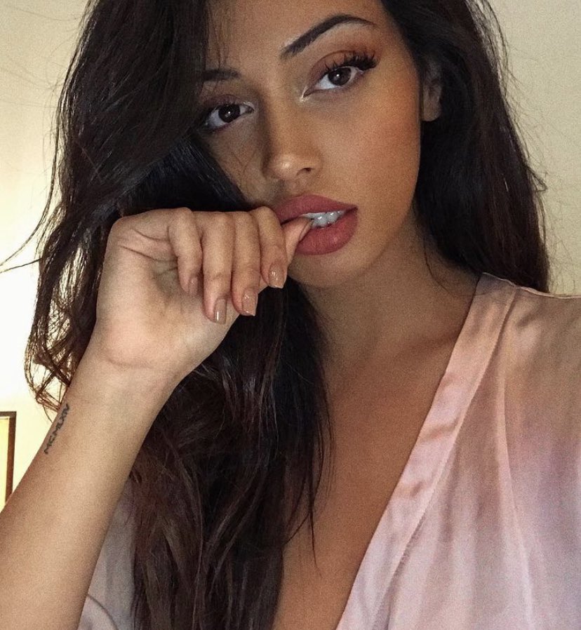 bbabyalyssa's tweet photo. i want a real sugar daddy who doesn’t need gift cards or money who just wants to spoil me who wants online companionship  #sugardaddylegit https://t.co/3eFASB3QUB