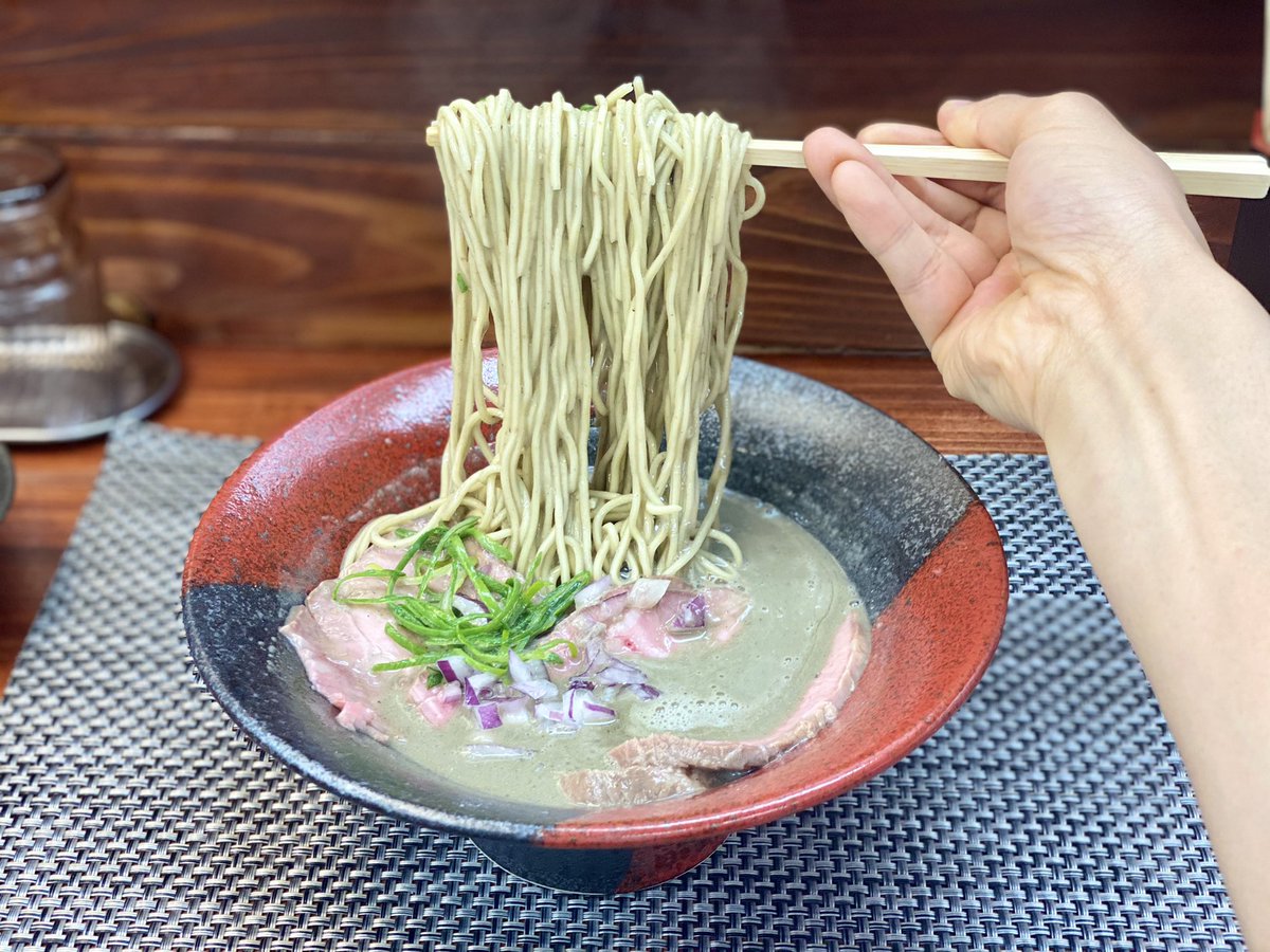 suumenstagram's tweet photo. 麺や睡蓮@八王子元本郷

【限定】特攻ギンギラ煮干し ¥2,000
◇ギンギラ専用和え玉 ¥250
◇アーリーレッド ¥130

ぶっこみのギンギラ！
この一杯に煮干し1.8kgを使ってる特別仕様のギンギラ煮干し🐟
しょっぱい！エグい！だけど美味い！
今日1日はゲップが煮干し臭くてゴメンなさい🥺 https://t.co/g8UpHNsWTr
