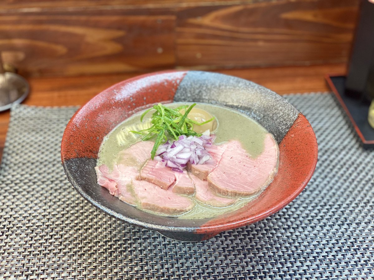suumenstagram's tweet photo. 麺や睡蓮@八王子元本郷

【限定】特攻ギンギラ煮干し ¥2,000
◇ギンギラ専用和え玉 ¥250
◇アーリーレッド ¥130

ぶっこみのギンギラ！
この一杯に煮干し1.8kgを使ってる特別仕様のギンギラ煮干し🐟
しょっぱい！エグい！だけど美味い！
今日1日はゲップが煮干し臭くてゴメンなさい🥺 https://t.co/g8UpHNsWTr