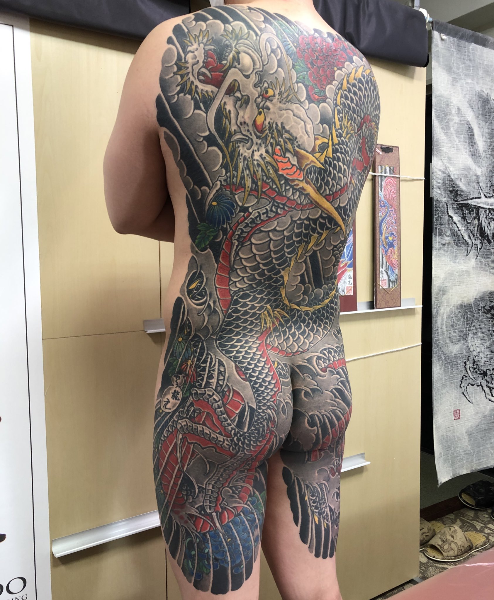 手彫り刺青師 龍元 昇龍 Rising Dragon 背中額彫り Fullbackpiece 龍 Dragon 昇龍 刺青 Traditionaljapanesetattoo Japanesetattoo 和彫り Wabori 彫り物 彫物 手彫り 龍元 Horimono Tebori Ryugen T Co Vfin6zgxho Twitter