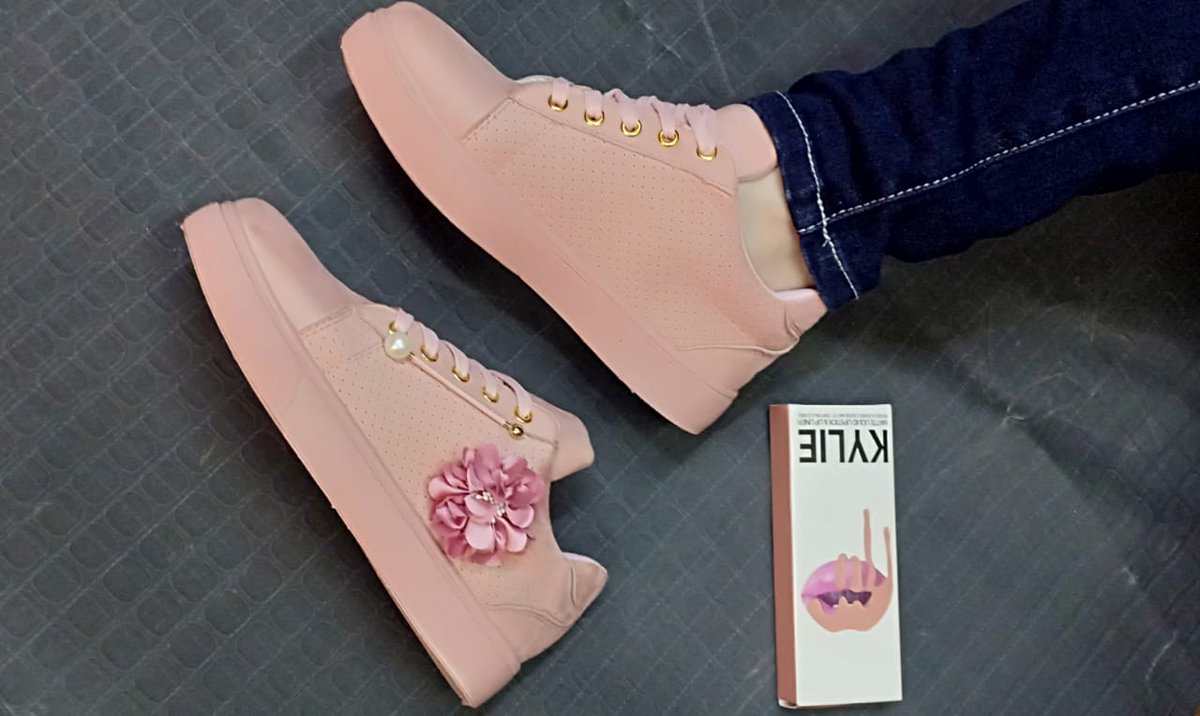 RackeyShoes's tweet photo. Quality ladies shoes for only 1599/=. Free delivery and payment is on delivery. Call/WhatsApp us on 0796539265 to place your order. https://t.co/VkmHNaZHJG