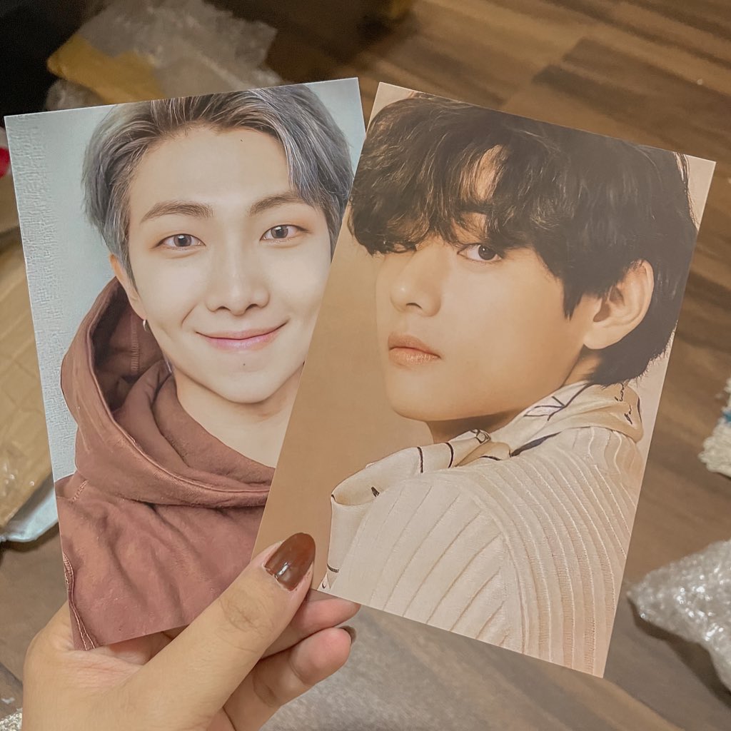 strawtaekoo's tweet photo. Jungkook 🤩🤩 Pampa-happy! 😂 Yehessss! ✨ Probably the best freebies I got from a shop! High quality yung pictures and ang pogi ni Tae and Joonie talaga 😩😭 thanks, @modu_shoppe ✨ https://t.co/0MnjSgBQk1