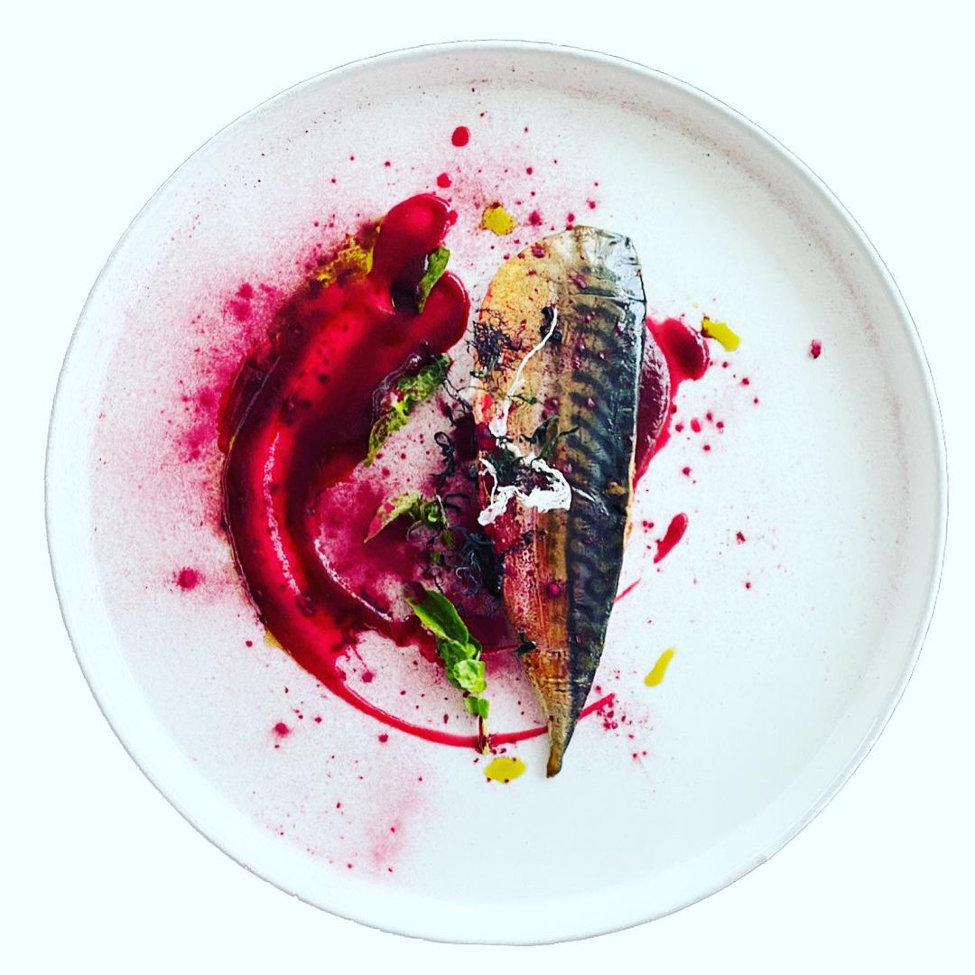 Tandoor Smoked Mackerel, Beetroot, Cardamom, Rapeseed by Chef Matt Budden @chefmattbudden
​
​#mymuybuenochefs #mymuybueno #eatlivelearn