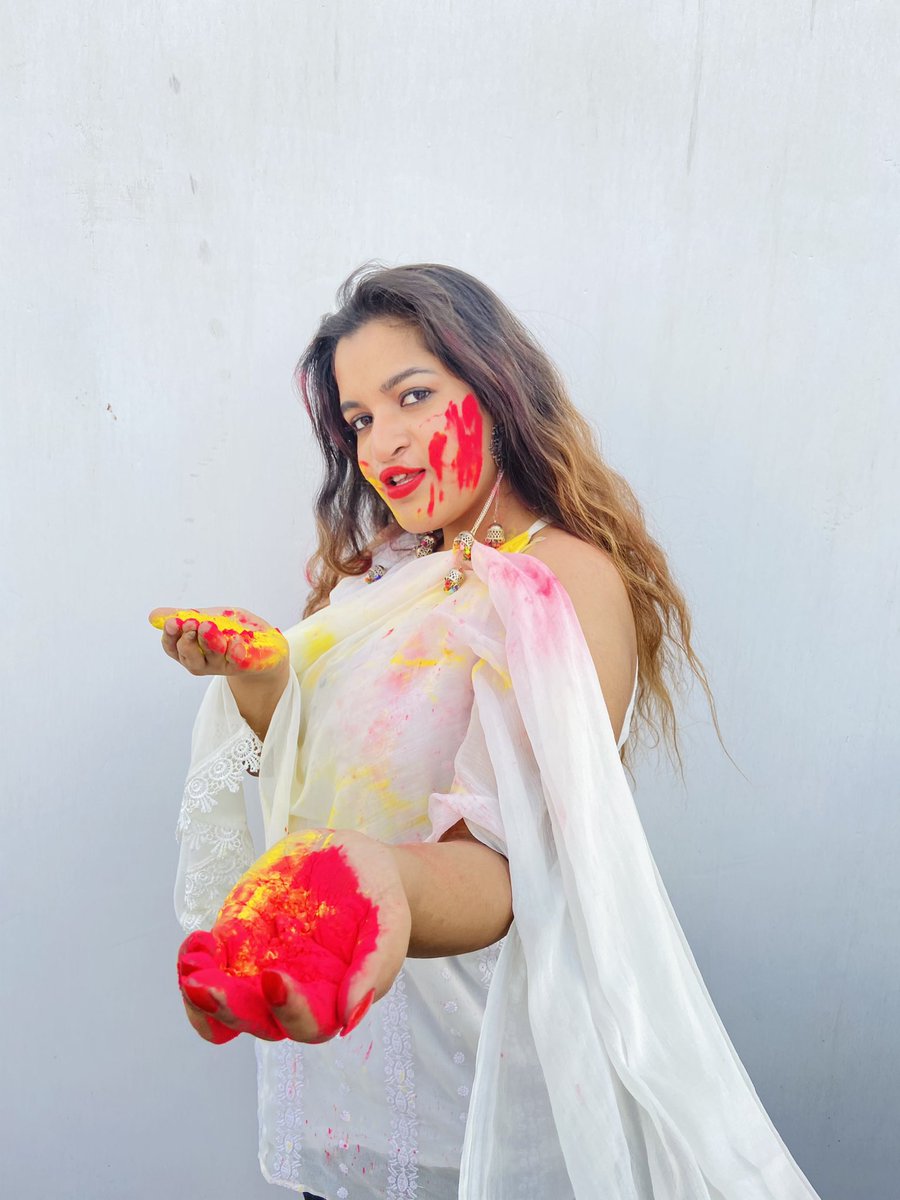 Talk2tiara's tweet photo. Happy holiii unko bi jinke roz rang badalte hai ! 😂 #holi #Holi2021 #HappyHoli https://t.co/MRsm2VBVHE
