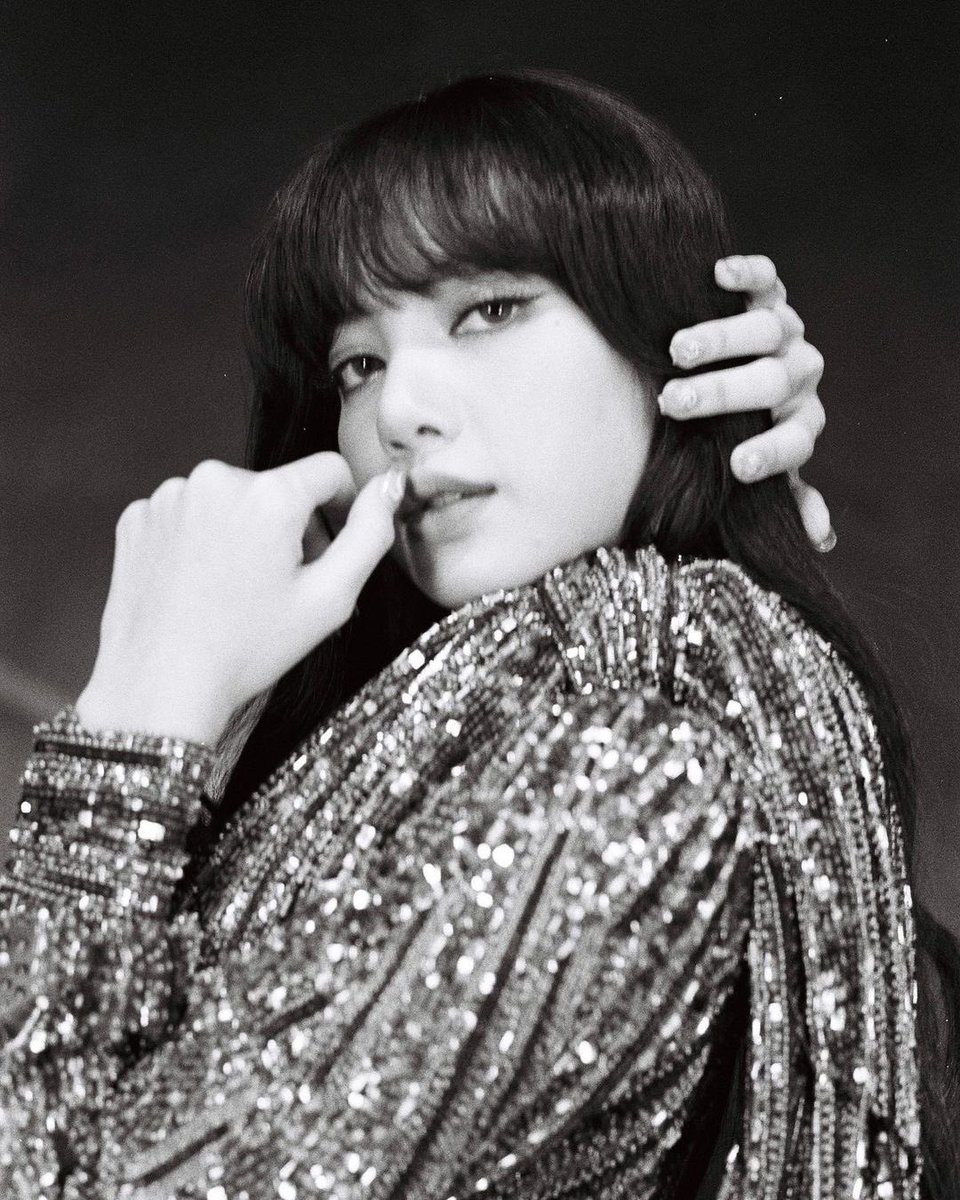 lalisaholic's tweet photo. #LISA #리사 https://t.co/xPSFuHf36Q