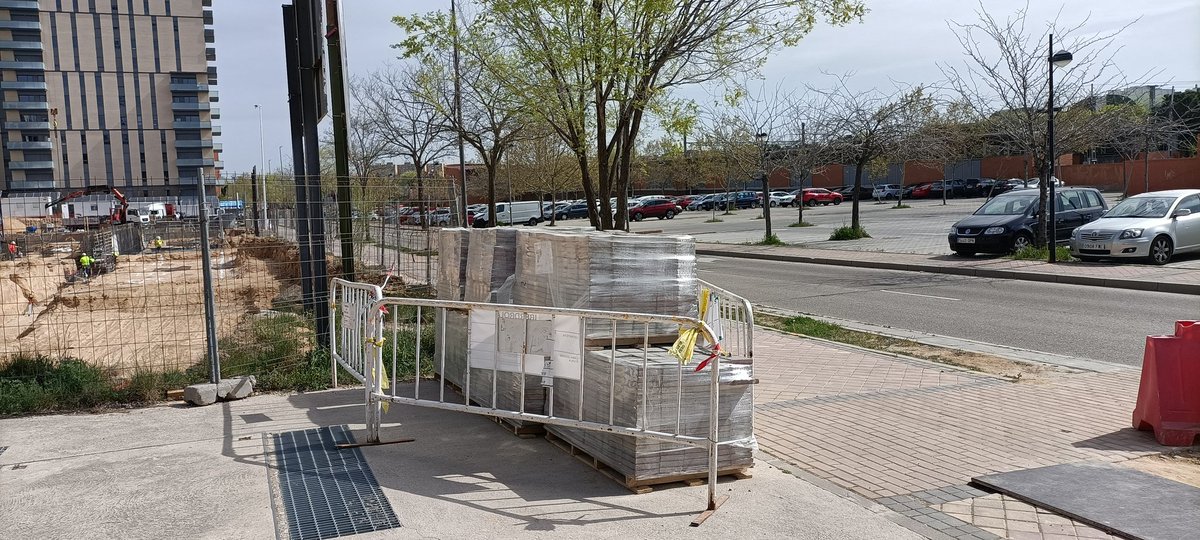 BelinLT's tweet image. Llaves perdidas en Copenhague,59 entrada bloque 12. Al lado de donde están construyendo el Centro de Salud Parque Oeste. Por si alguien las ha perdido. @Hardcorcon @elenaoeste @crispy7612 @baquerator @NewsEnsancheSur