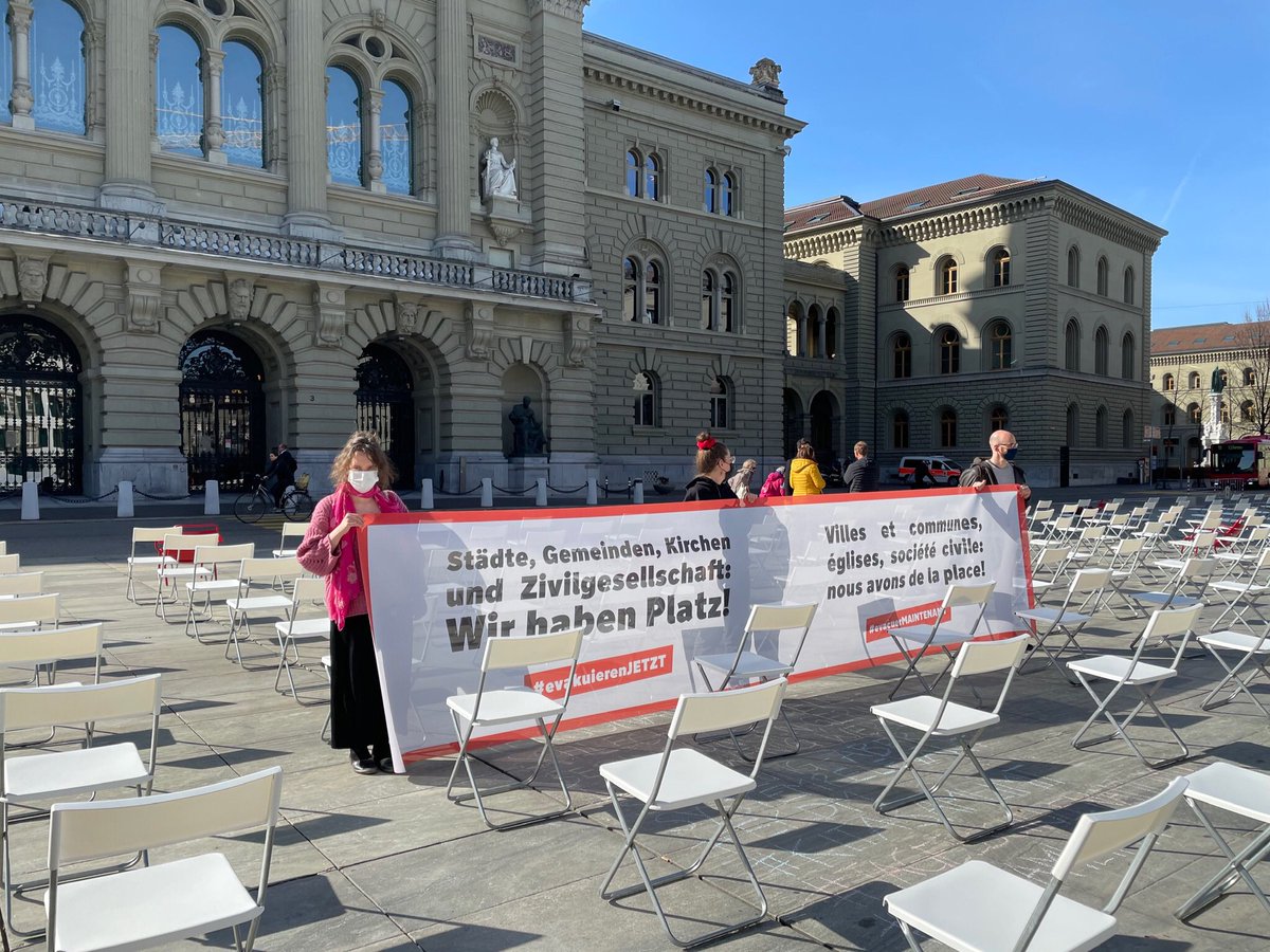Franziska Teuscher (@fteuscher) on Twitter photo Wir sind bereit - 16 Städte und Gemeinden wollen endlich den Weg öffnen und Geflüchtete aus den griechischen Camps aufnehmen.
<a href="/evakuierenJETZT/">evakuierenJETZT - évacuerMAINTENANT - evacuareORA</a> <a href="/golta/">Raphael Golta</a> <a href="/Amnesty_Schweiz/">Amnesty Schweiz</a> @GruenesBuendnis <a href="/SP_Stadt_Bern/">SP Stadt Bern</a> <a href="/GFLBern/">Grüne Freie Liste Stadt Bern</a> <a href="/Bern_Stadt/">Stadt Bern</a> @thierrysteiert
#evakuierenjetzt #solidarität Wir sind bereit - 16 Städte und Gemeinden wollen endlich den Weg öffnen und Geflüchtete aus den griechischen Camps aufnehmen.
<a href="/evakuierenJETZT/">evakuierenJETZT - évacuerMAINTENANT - evacuareORA</a> <a href="/golta/">Raphael Golta</a> <a href="/Amnesty_Schweiz/">Amnesty Schweiz</a> @GruenesBuendnis <a href="/SP_Stadt_Bern/">SP Stadt Bern</a> <a href="/GFLBern/">Grüne Freie Liste Stadt Bern</a> <a href="/Bern_Stadt/">Stadt Bern</a> @thierrysteiert
#evakuierenjetzt #solidarität